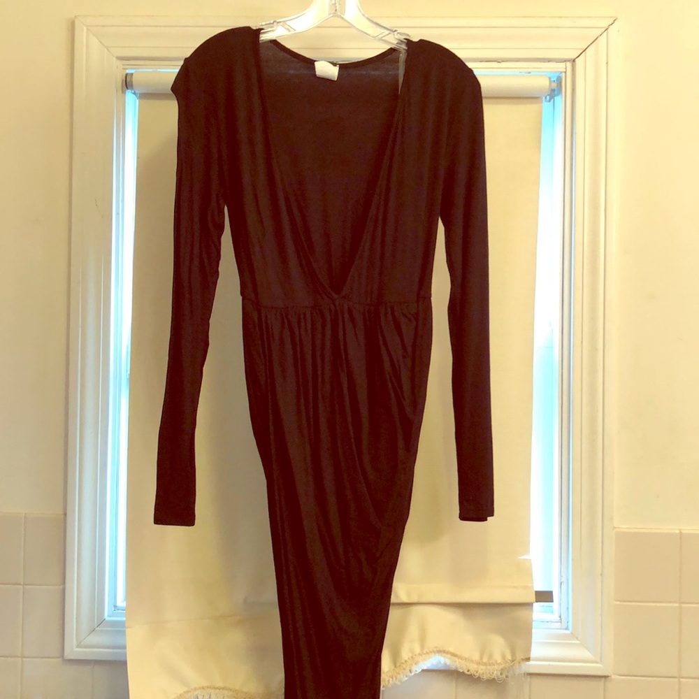 Long back deep v dress - Picture 2 of 3